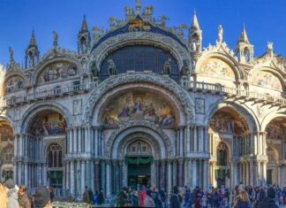 The Town of Herrn-Grundt and Its Situation